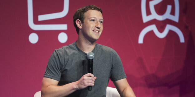 Mark Zuckerberg mit Mikro Mark Zuckerberg mit Mikro