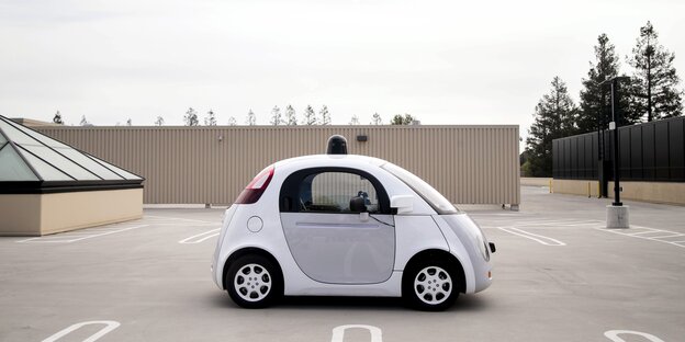Ein kleines selbstfahrendes Auto der Firma Google Ein kleines selbstfahrendes Auto der Firma Google