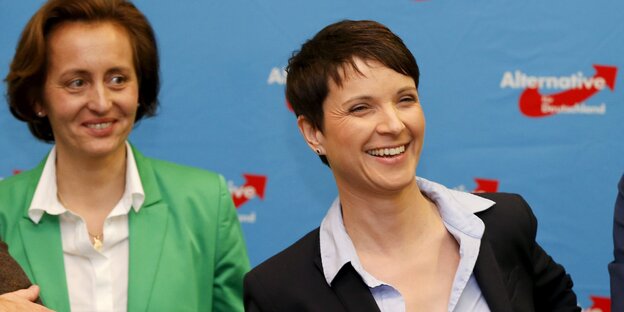 Beatrix von Storch und Frauke Petry lachen Beatrix von Storch und Frauke Petry lachen