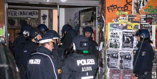 Polizeieinsatz in der Rigaer Straße Polizeieinsatz in der Rigaer Straße