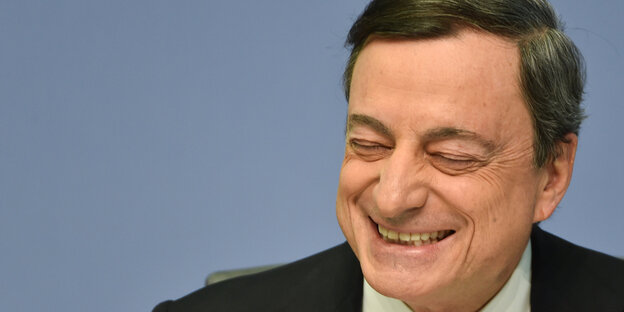 EZB-Chef Mario Draghi lacht EZB-Chef Mario Draghi lacht