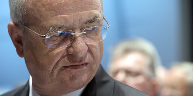 ein MAnn mit Brille ein MAnn mit Brille