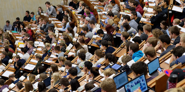 Studenten im Hörsaal Studenten im Hörsaal