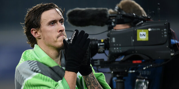 Max Kruse sieht kaputt aus nach einem Fußballspiel Max Kruse sieht kaputt aus nach einem Fußballspiel