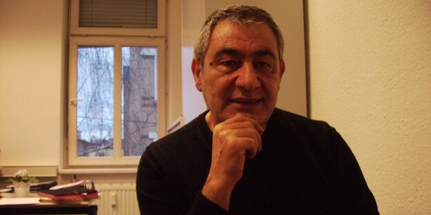 Ali Moradi in seinem Büro Ali Moradi in seinem Büro
