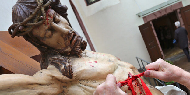 eine Jesus am Kreuz eine Jesus am Kreuz