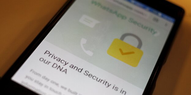 Hinweis zur Sicherheit bei WhatsApp auf einem Smartphone