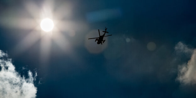 Helikopter am Himmel