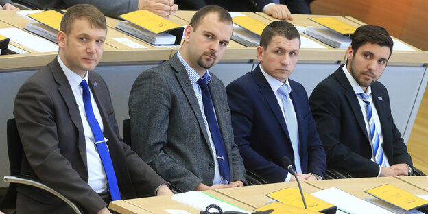 Vier Abgeordnete der AfD sitzen im Landtag von Sachsen-Anhalt Vier Abgeordnete der AfD sitzen im Landtag von Sachsen-Anhalt