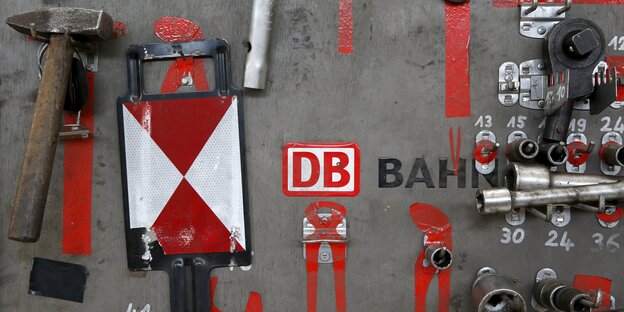 Werkzeuge der Deutschen Bahn für einen ICE Werkzeuge der Deutschen Bahn für einen ICE