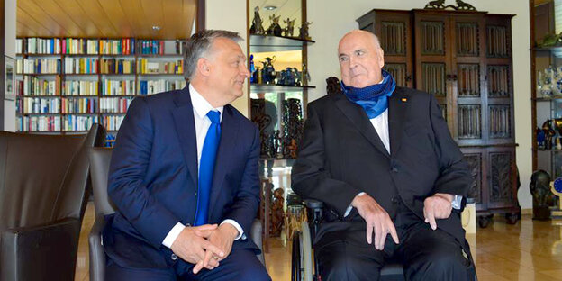 Viktor Orban und Helmut Kohl, sitzend Viktor Orban und Helmut Kohl, sitzend