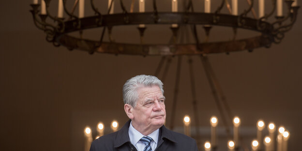 Ein Mann mit kurzen grauen Haaren. Es ist Joachim Gauck Ein Mann mit kurzen grauen Haaren. Es ist Joachim Gauck