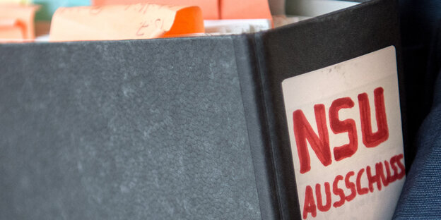 Aktenordner mit der Aufschrift „NSU Ausschuss“ Aktenordner mit der Aufschrift „NSU Ausschuss“
