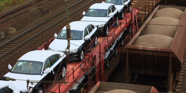 Autos auf einem Güterzug Autos auf einem Güterzug