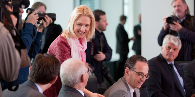 Manuela Schwesig im Kreis der Ministerrunde Manuela Schwesig im Kreis der Ministerrunde