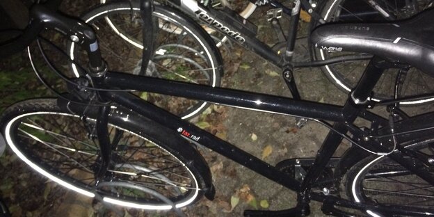 In einem Hinterhof in Kreuzberg taucht das Fahrrad wieder auf In einem Hinterhof in Kreuzberg taucht das Fahrrad wieder auf