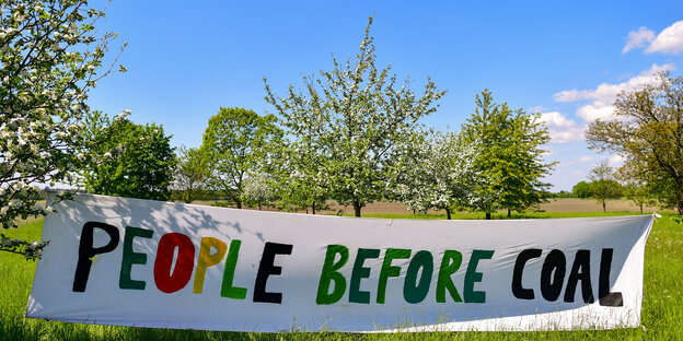 Ein Plakat zum Kohleprotest in der Lausitz