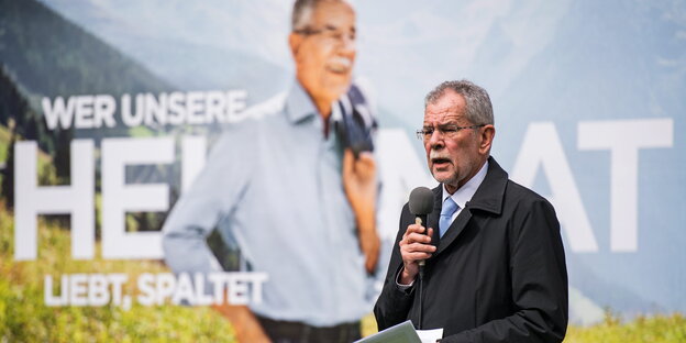 Van der Bellen spricht bei einem Wahlkampf-Auftritt. Van der Bellen spricht bei einem Wahlkampf-Auftritt.