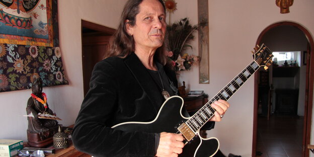 Mann mit Guitarre Mann mit Guitarre