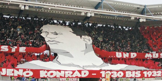 Choreographie der Nürnberger Fans im Frankenstadion zu Ehren Jenö Konrads Choreographie der Nürnberger Fans im Frankenstadion zu Ehren Jenö Konrads