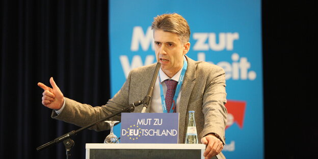 Marc Jongen spricht an einem Stehpult auf einer AfD-Veransltaltung Marc Jongen spricht an einem Stehpult auf einer AfD-Veransltaltung