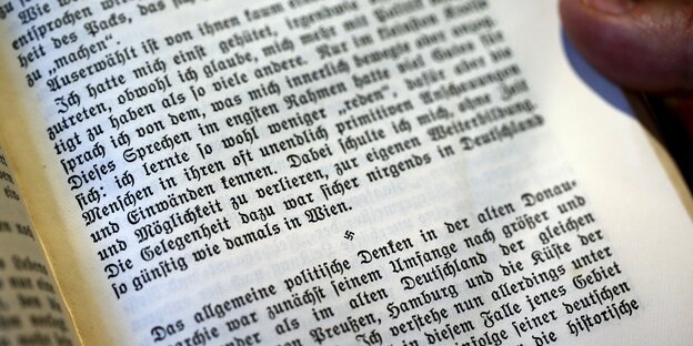 Buchseite aus Hitlers „Mein Kampf“ Buchseite aus Hitlers „Mein Kampf“