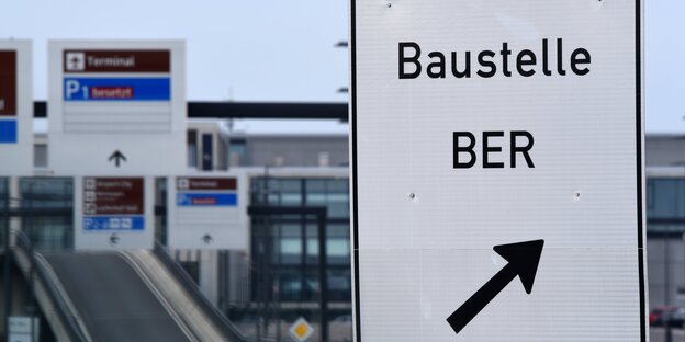 Baustellenschild BER Baustellenschild BER