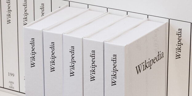 Weiße Bücher mit dem Titel "Wikipedia" Weiße Bücher mit dem Titel "Wikipedia"