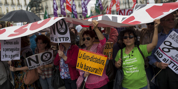 TTIP-Demonstranten in Madrid TTIP-Demonstranten in Madrid