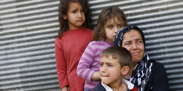 Eine Frau mit drei Kindern Eine Frau mit drei Kindern