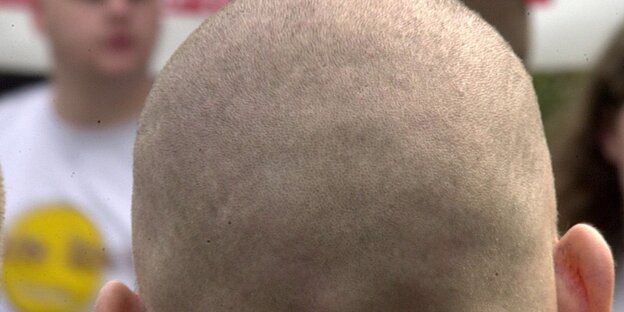 Hinterkopf eines Skinheads Hinterkopf eines Skinheads