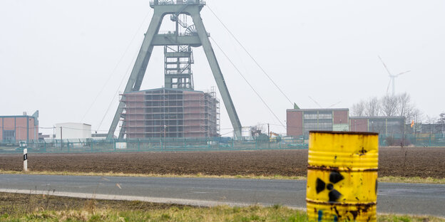 Atomfass vor Schacht Konrad Atomfass vor Schacht Konrad