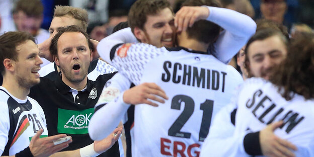 Handball-Nationalspieler bejubeln EM-Titel Handball-Nationalspieler bejubeln EM-Titel