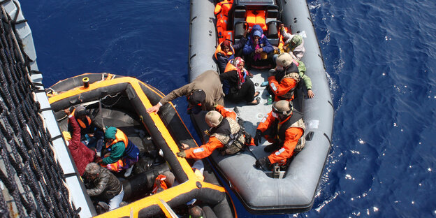 Eine Rettungsaktion auf dem Mittelmeer Eine Rettungsaktion auf dem Mittelmeer