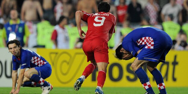 versunkense kroatische Spieler - jubelnder Türke versunkense kroatische Spieler - jubelnder Türke