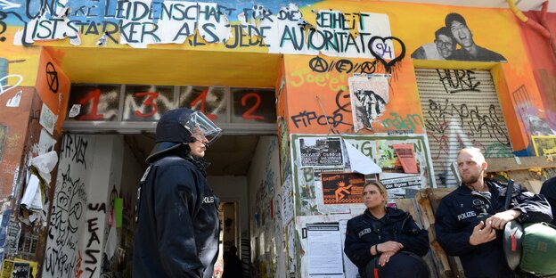 Polizeieinsatz in der Rigaer Straße Polizeieinsatz in der Rigaer Straße
