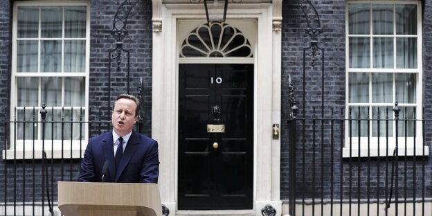 David Cameron in der Downing Street in London David Cameron in der Downing Street in London