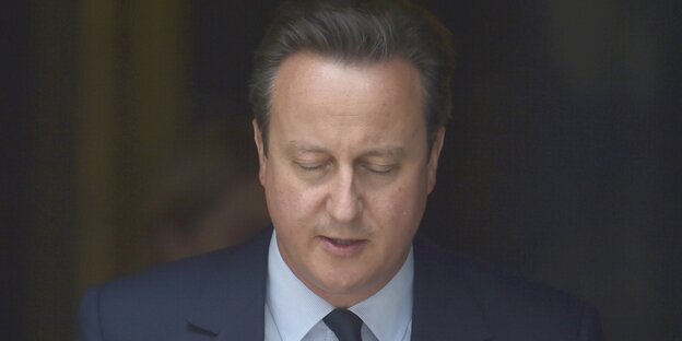 Ein Mann mit geschlossenen Augen. Es ist David Cameron Ein Mann mit geschlossenen Augen. Es ist David Cameron