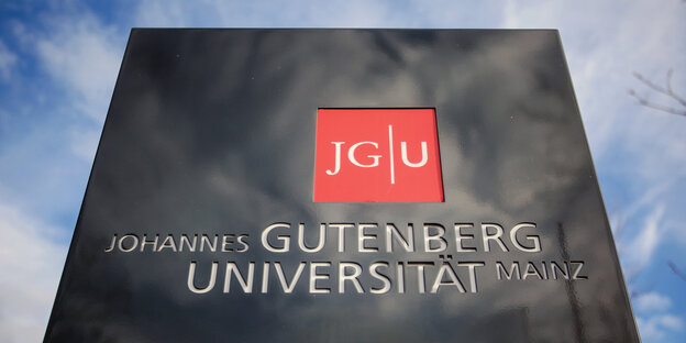 Eingangsschild der Universität Mainz Eingangsschild der Universität Mainz