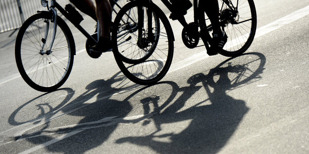 Fahrräder werfen Schatten Fahrräder werfen Schatten