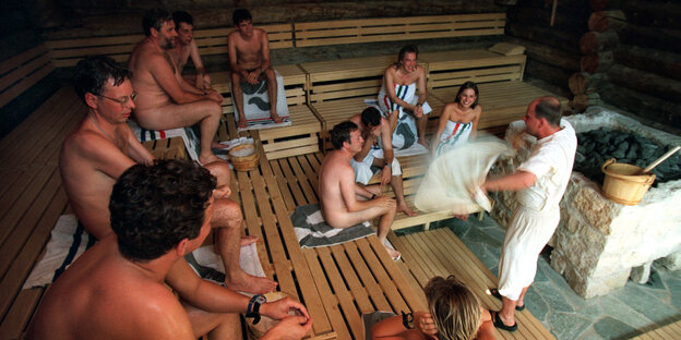 Menschen in der Sauna Menschen in der Sauna