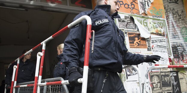 Polizei in der Rigaer Straße Polizei in der Rigaer Straße