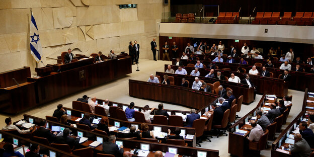 Ein Blick von oben in das israelische Parlament Ein Blick von oben in das israelische Parlament
