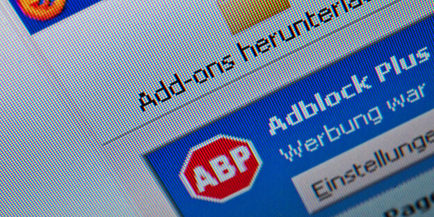 Computerbildschirm mit Meldung von Adblock Plus Computerbildschirm mit Meldung von Adblock Plus