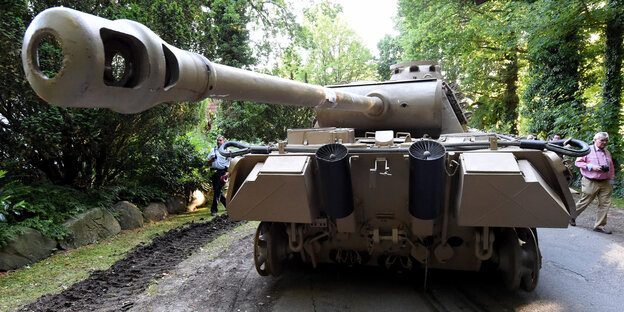 Ein Kampfpanzer im schleswig-holsteinischen Heikendorf.