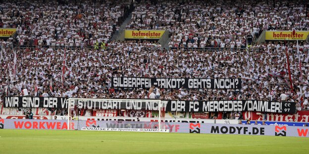 Ansicht auf die Tribüne im Stadion des VfB Stuttgart während eines Spiels