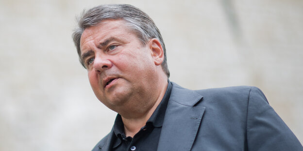 Sigmar Gabriel sieht traurig aus Sigmar Gabriel sieht traurig aus