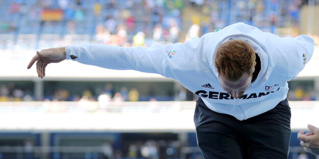 Harting verbeugt sich Harting verbeugt sich