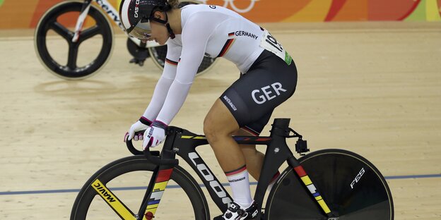 Die Bahnradfahrerin Kristina Vogel fährt ohne Sattel in Rio Die Bahnradfahrerin Kristina Vogel fährt ohne Sattel in Rio