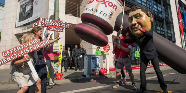 Anti-Freihandelsdemonstration vor der Berliner SPD-Zentrale